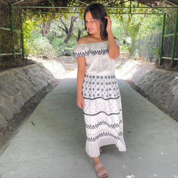 Large- Off-shoulder White Maxi Dress - Picture 2 of 6